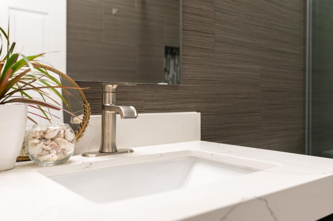 Bathroom Backsplash Installation, Sizing, and Material Guide